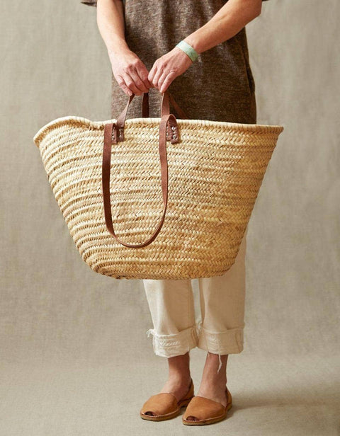 Straw shopping tote with leather handles - image 2