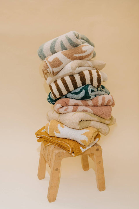 Pacific Row Plush Throw - Swell Blue