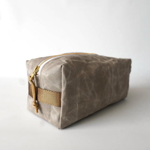 Waxed canvas dopp kit - image 2