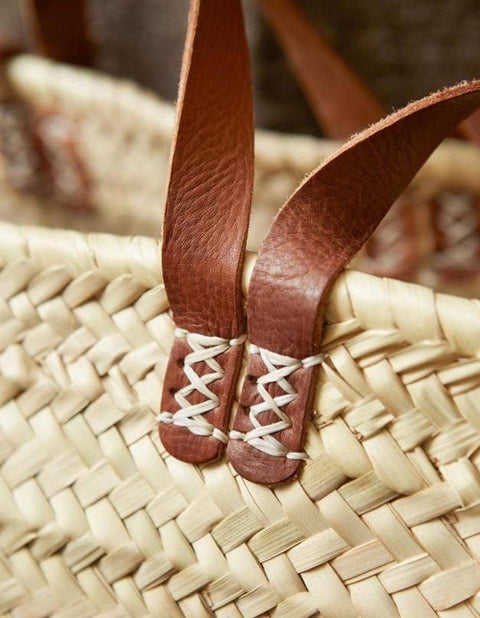Straw shopping tote with leather handles - image 3
